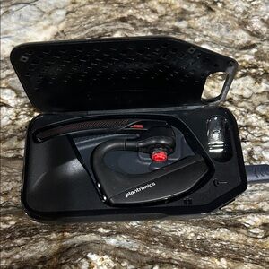 Plantronics Black Wireless Earbud Headphones